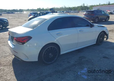 2020 Mercedes-Benz A 220 z USA, uszkodzony, nr VIN WDD3G4EBXLW037901